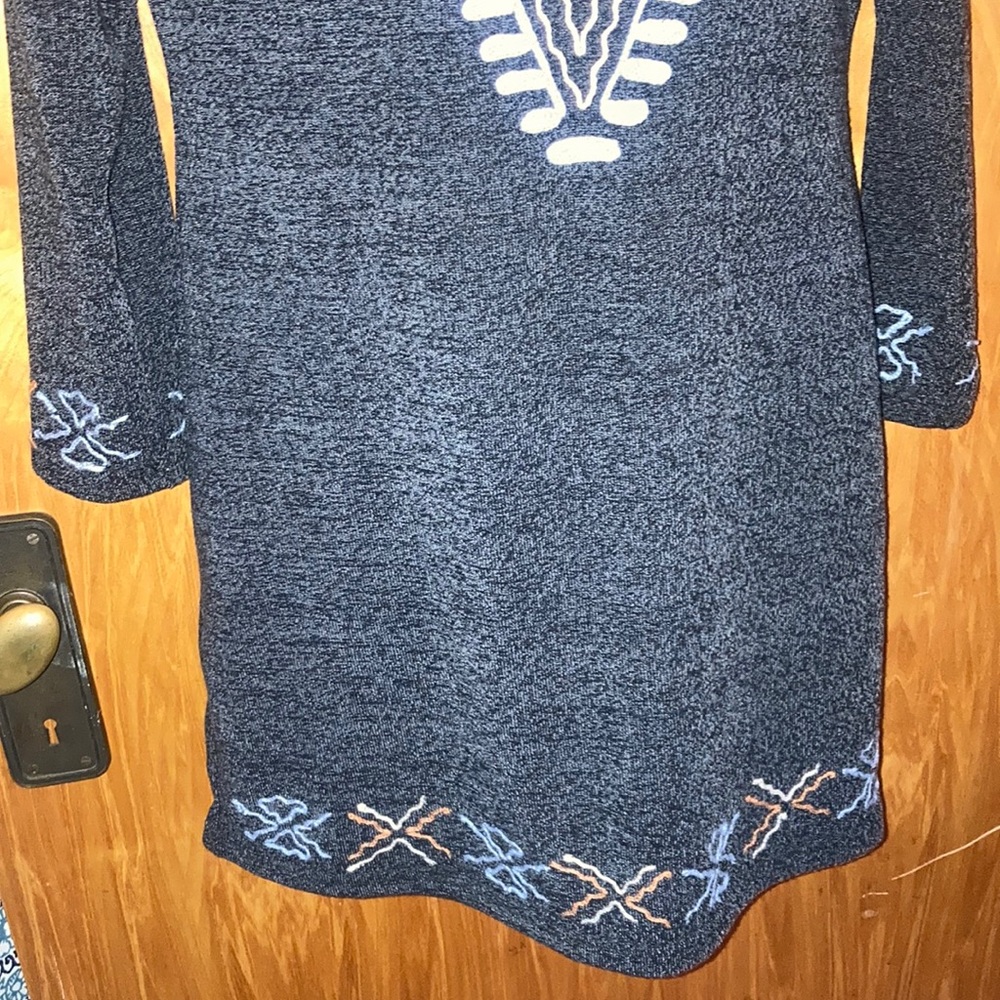 Highness Gray Embroidered Sweater Dress Size Large - Picture 3 of 6
